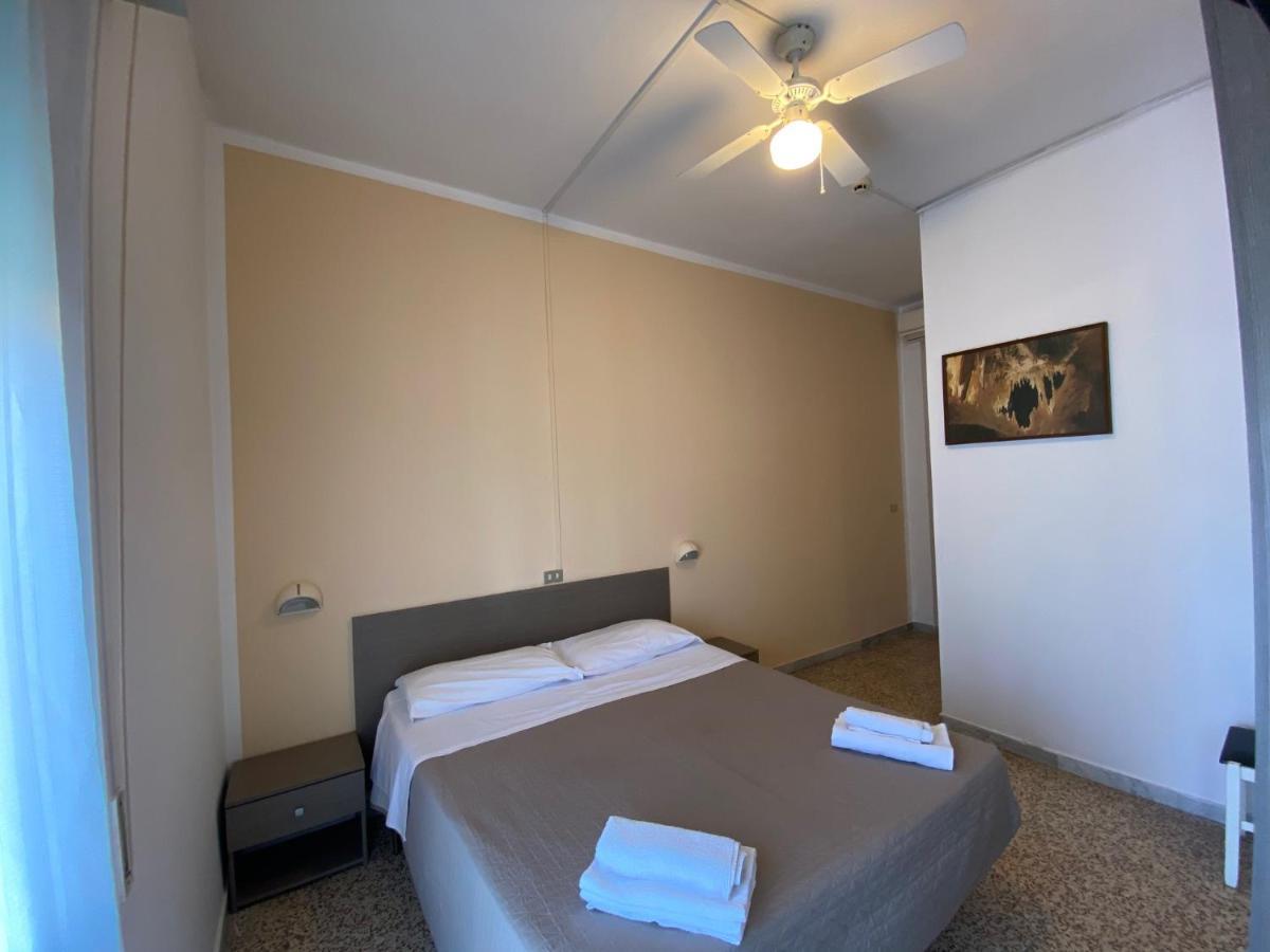 Hotel Britta ريميني المظهر الخارجي الصورة